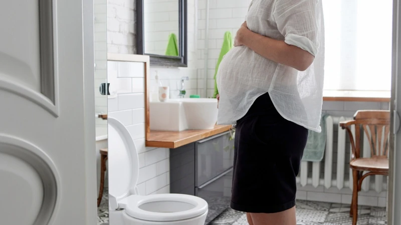 Mẹ bầu đi tiểu nhiều có ảnh hưởng đến nước ối không? 1