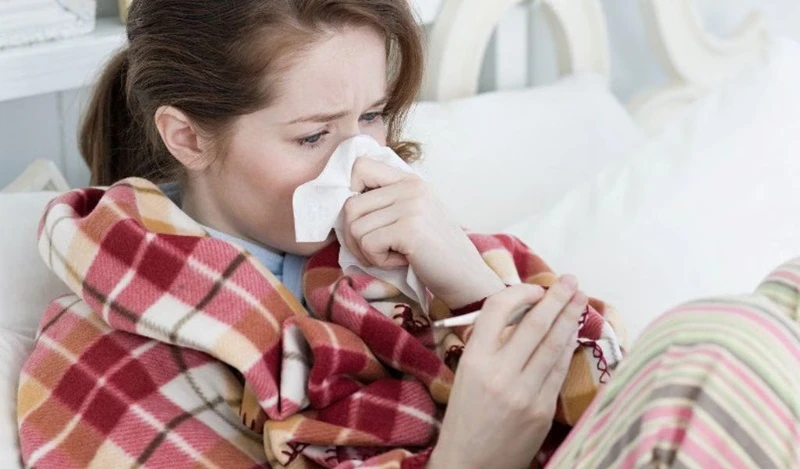 Mẹ bị cảm lạnh có lây cho con không? Cách phòng ngừa cảm lạnh cho trẻ 1