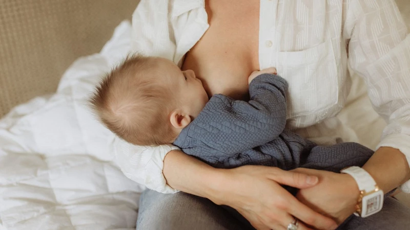 Mẹ cho con bú có tiêm viêm gan B được không? 2