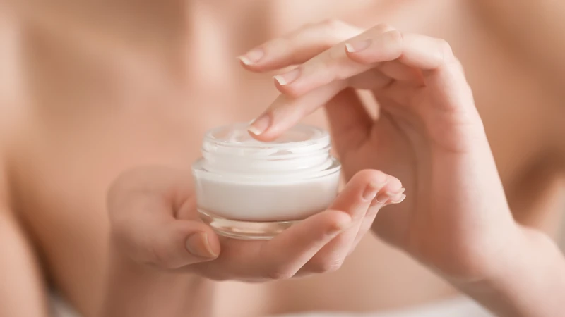 Mẹ cho con bú dùng kem dưỡng da mặt được không?2