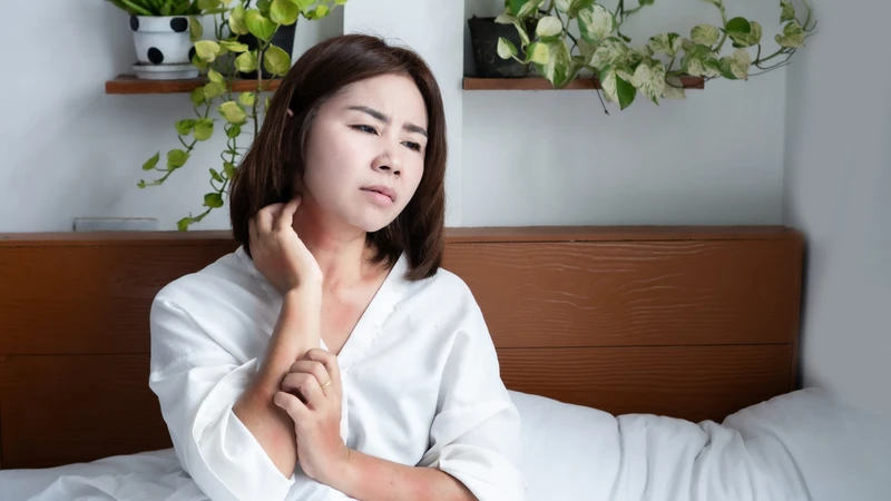 Sự thay đổi nội tiết tố trong thai kỳ gây nổi mề đay khi mang thai