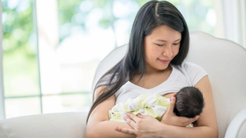 Nâng ngực có cho con bú được không? Kiến thức an toàn dành cho phụ nữ sau sinh 2