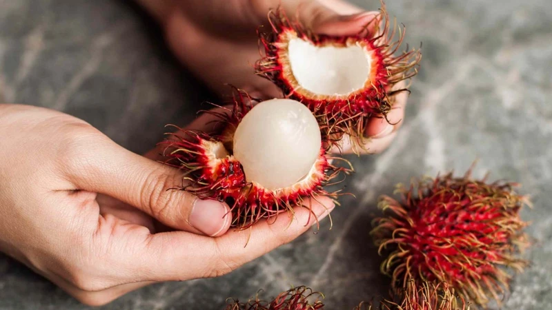 me-sau-sinh-an-chom-chom-duoc-khong-can-luu-y-gi 2.jpg