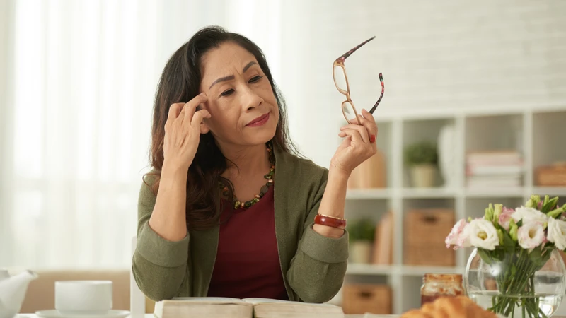 Mãn kinh là nguyên nhân hàng đầu gây khô vùng kín do suy giảm estrogen