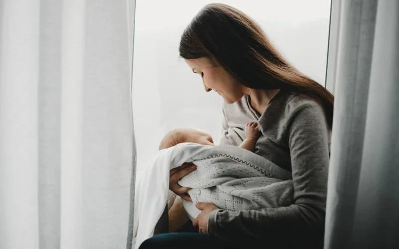 Mẹo chữa trẻ giật mình khóc đêm giúp trẻ ngủ sâu giấc 3