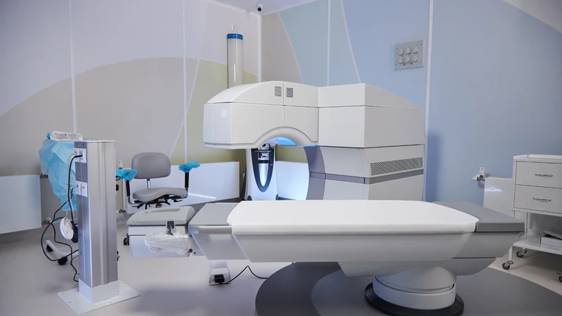 Vật tư và công nghệ điều trị là một trong những yếu tố ảnh hưởng đến chi phí mổ cườm nước