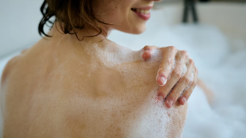 Nên giữ vệ sinh cơ thể tắm rửa thường xuyên để loại bỏ vi khuẩn bám trên da