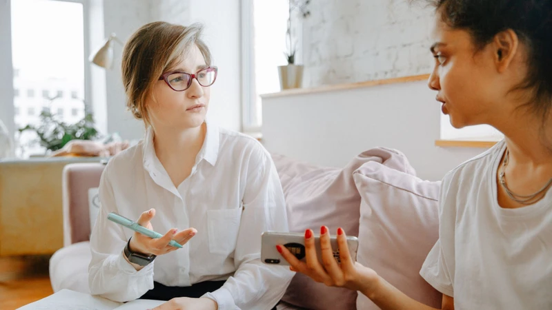 Tập nói cùng chuyên gia âm ngữ trị liệu giúp hỗ trợ bệnh nhân hồi phục giọng nói hiệu quả