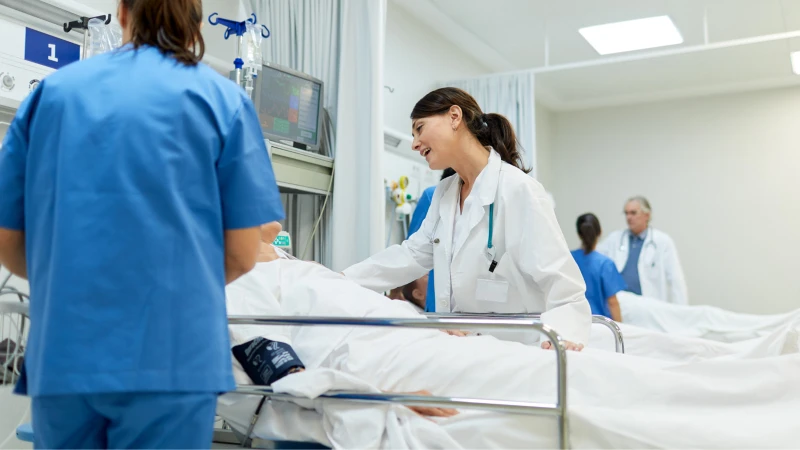 Nghỉ ngơi và theo dõi vết mổ, điều này vừa giúp tiết kiệm chi phí vừa rút ngắn thời gian hồi phục
