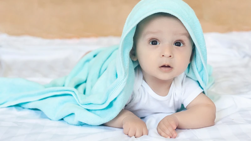 Theo dõi mốc phát triển của trẻ từ 0 - 1 tuổi giai đoạn 6 - 12 tháng