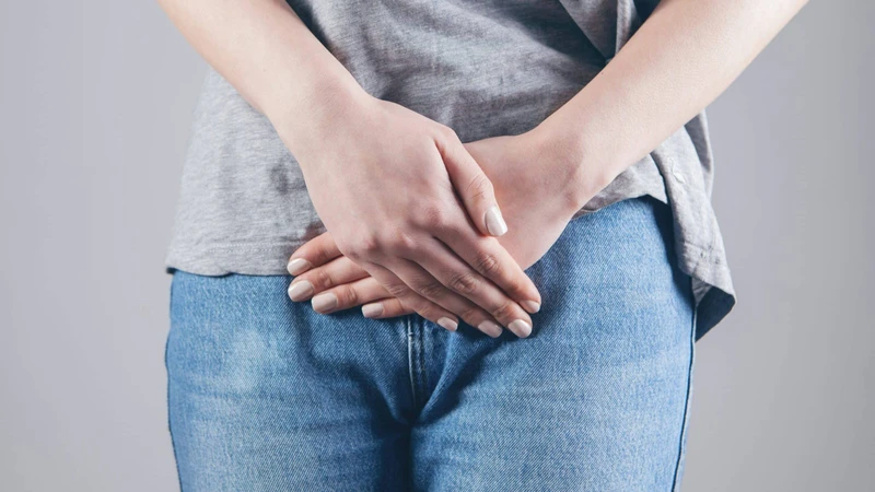 Nữ giới có nguy cơ viêm nhiễm sinh dục nếu sử dụng tay không vệ sinh và dụng cụ không an toàn