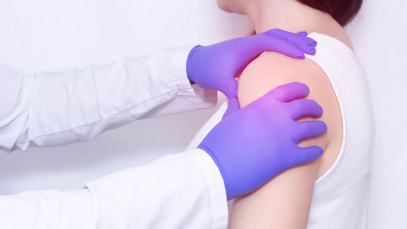 Thăm khám và chẩn đoán hình ảnh giúp xác định tổn thương vùng mỏm gai