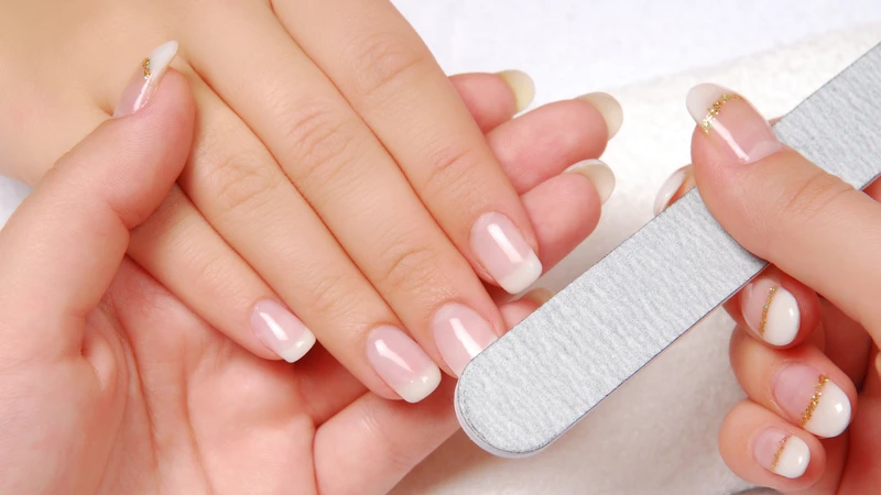 Thói quen dũa móng nhẹ tay, đúng cách giúp móng chắc khỏe, bền đẹp hơn mỗi ngày