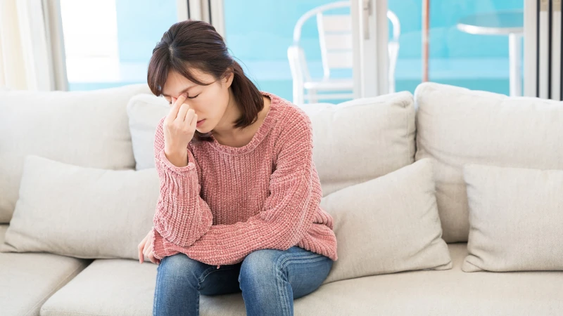 Hãy đi khám nếu tình trạng mất ngủ đi kèm với các triệu chứng như mệt mỏi kiệt sức vào ban ngày