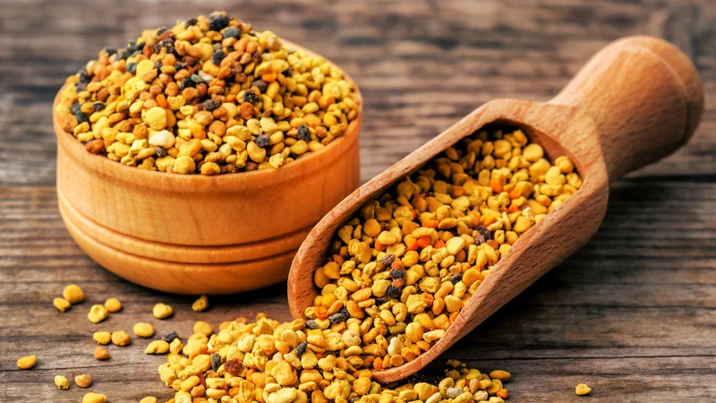 Ưu tiên phấn hoa ong từ nhà sản xuất uy tín, có nhãn mác và thông tin sản phẩm đầy đủ