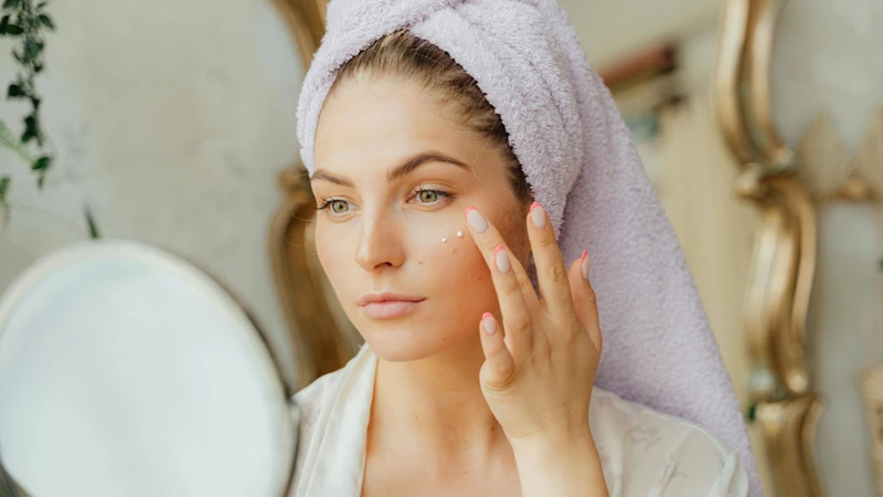 Chăm sóc da đúng cách góp phần cải thiện đáng kể tình trạng mụn ẩn ở trên trán