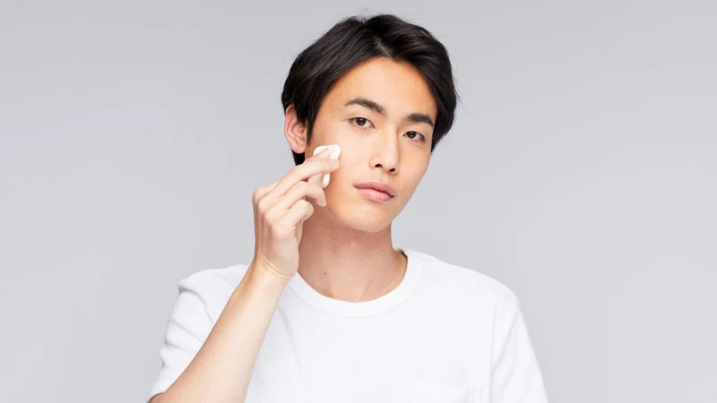 Sử dụng sản phẩm dưỡng da phù hợp giúp làn da mịn màng