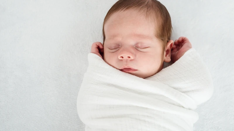 Tránh để trẻ tiếp xúc với vết loét herpes giúp giảm nguy cơ lây HSV