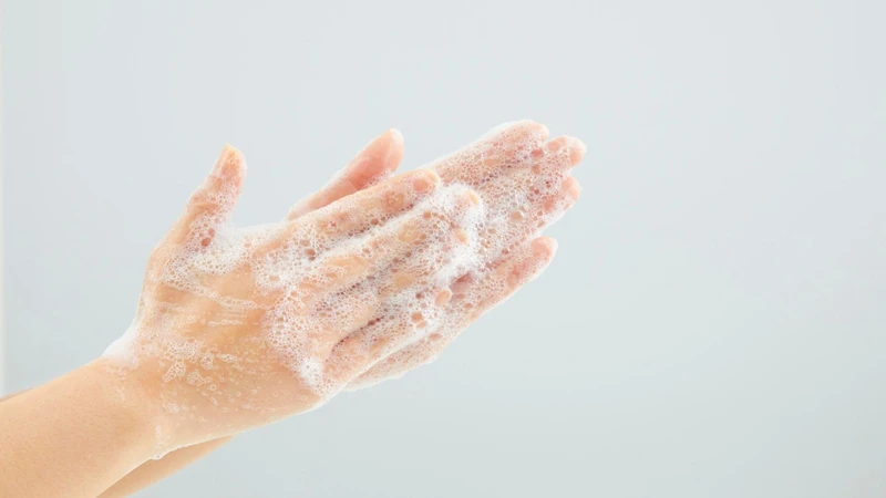Vệ sinh thân thể đúng cách giúp giảm mụn trứng cá