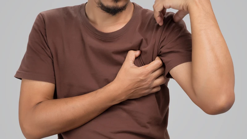 Nách bị ngứa có thể do viêm da, kích ứng hoặc nhiễm nấm vùng nách