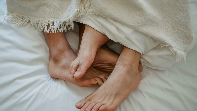 Nếu quan hệ gây chảy máu hoặc cảm giác khó chịu vùng hạ vị, cần theo dõi sức khỏe