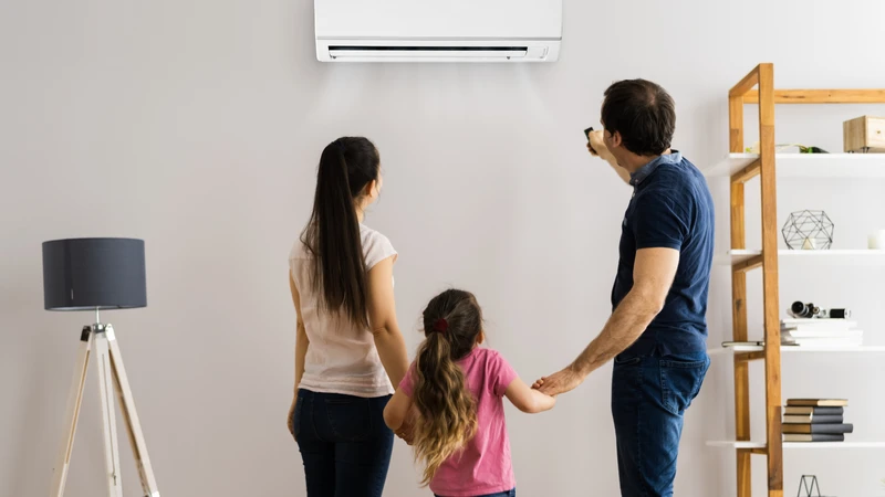 Tránh ra ngoài từ khoảng 10 giờ đến 16 giờ nếu không thật cần thiết