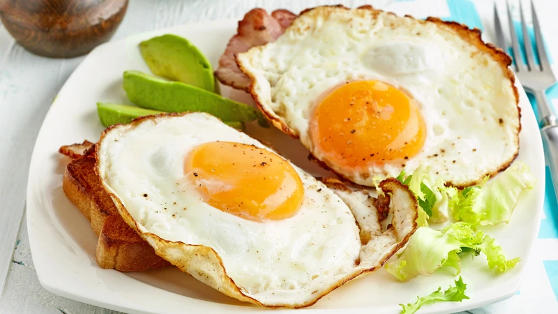 Trứng chiên vẫn có thể là lựa chọn phù hợp nếu sử dụng lượng dầu hợp lý và kết hợp với chế độ ăn cân đối