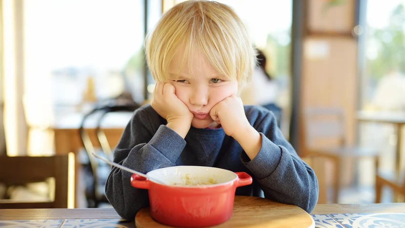 Biếng ăn, chậm tăng cân hoặc phát triển chậm có thể là các dấu hiệu cho thấy trẻ cần bổ sung kẽm