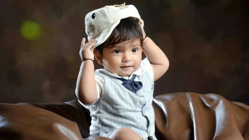 Ưu tiên chọn mũ có chất liệu cotton mềm mại và thoáng khí cho bé