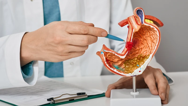 Bạn nên đi khám khi ợ hơi kéo dài hoặc kèm các triệu chứng bất thường