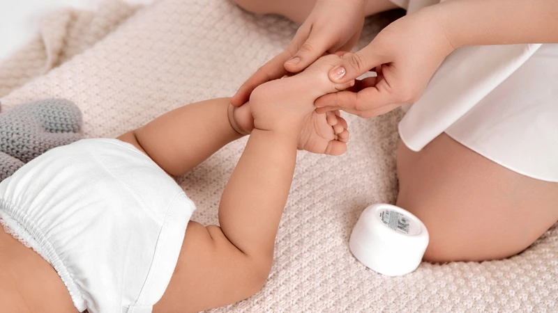 Việc nên massage cho trẻ sơ sinh trước hay sau khi tắm còn phụ thuộc vào mục đích