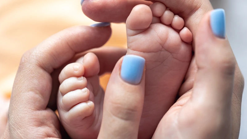 Massage từ chân lên giúp bé thoải mái hơn