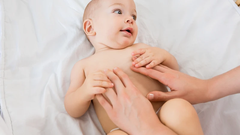 Nên lựa chọn loại dầu phù hợp với làn da nhạy cảm của bé