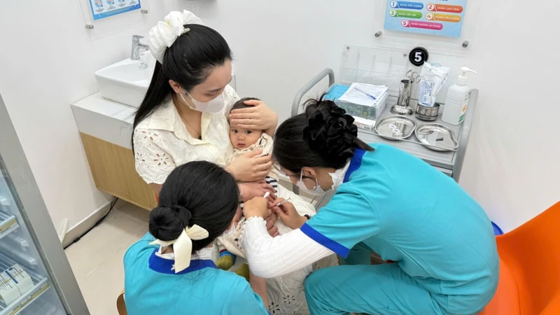 Tiêm chủng là biện pháp quan trọng giúp cơ thể tạo miễn dịch trước các nhóm não mô cầu