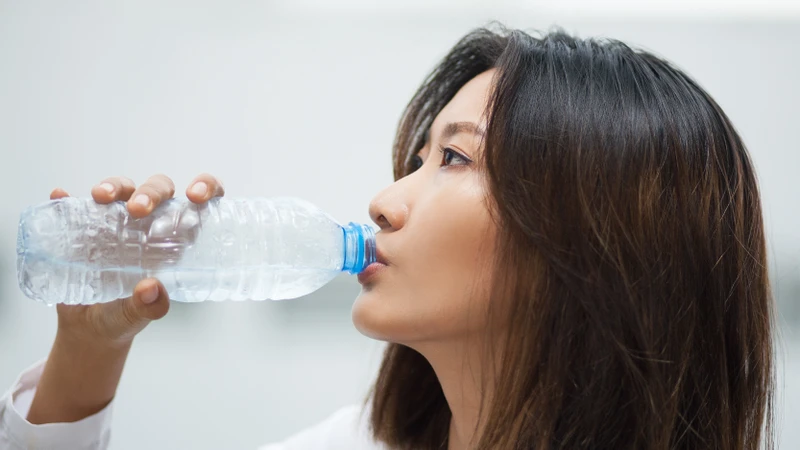Nước khoáng khá tốt cho người tập thể dục thể thao
