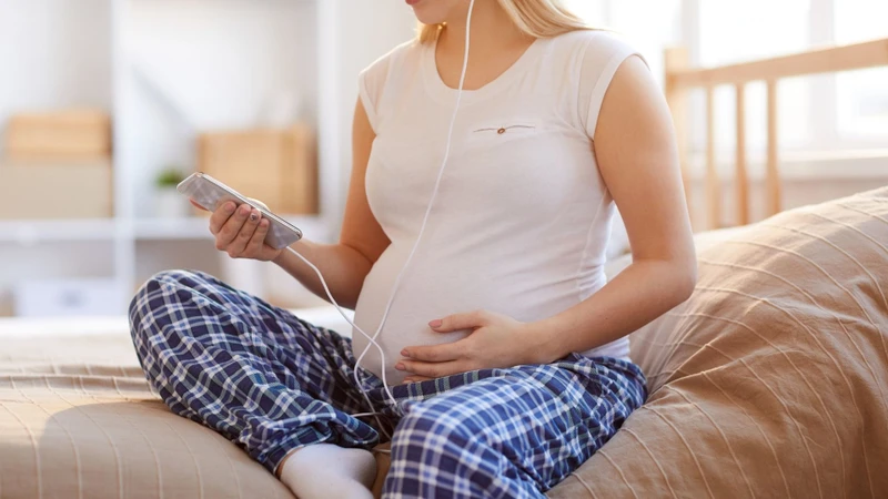 Mẹ có thể lựa chọn loại nhạc nhẹ nhàng và phù hợp với sở thích của mình