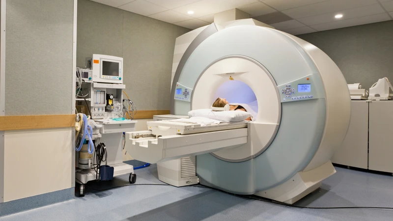 CT Scan giúp xác định vị trí, kích thước và đặc điểm của tổn thương của u hạt nhiễm khuẩn