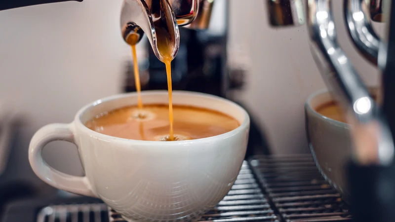 Hạn chế sử dụng nhiều nguồn caffeine cùng lúc trong ngày
