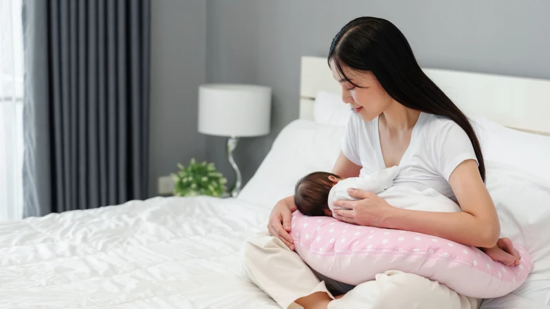 Một số mẹ lựa chọn uống ngũ cốc sau khi cho bé bú để hỗ trợ bổ sung năng lượng và dưỡng chất kịp thời