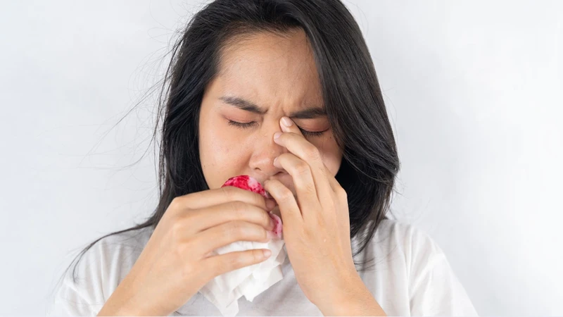 Ngủ dậy bị chảy máu mũi có thể liên quan đến nhiều nguyên nhân khác nhau