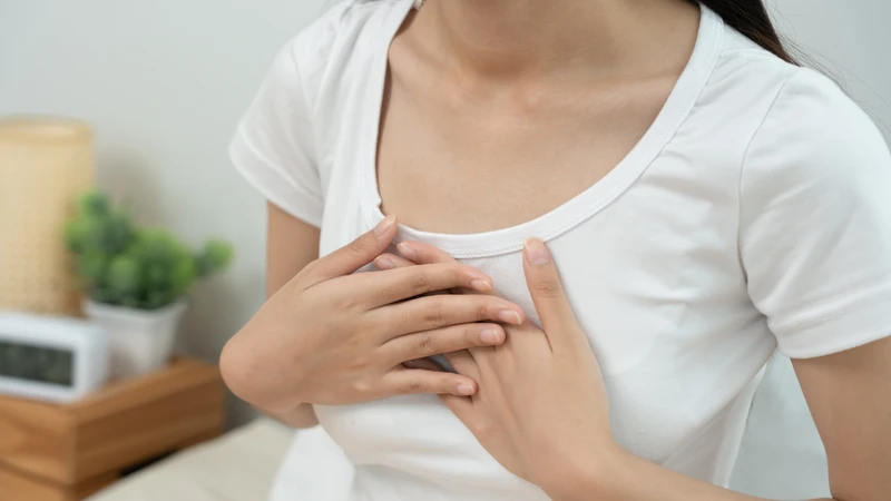 Vị đắng trong miệng vào buổi sáng có thể xuất phát từ tình trạng trào ngược dạ dày - thực quản