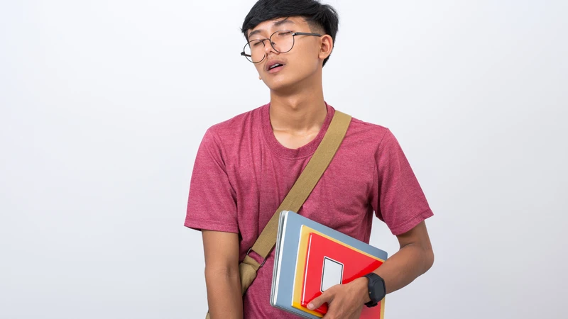 Ngủ không đủ giấc khiến não bộ hoạt động kém hiệu quả, dẫn đến giảm sự tỉnh táo