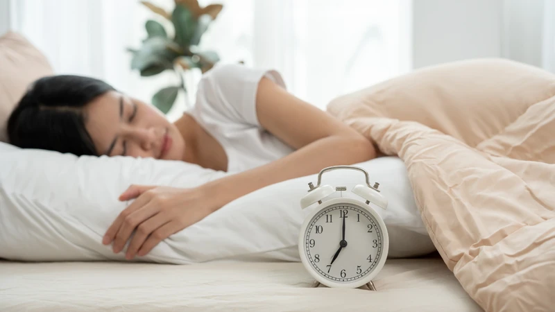 Ngủ muộn làm tăng nguy cơ mắc các bệnh mạn tính như tim mạch, tiểu đường, béo phì