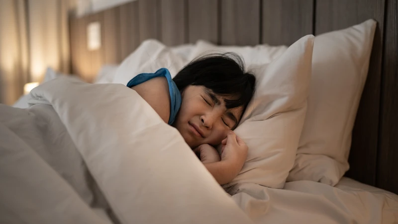 Stress, thiếu ngủ và ánh sáng màn hình là nguyên nhân khiến bạn ngủ hay nằm mơ linh tinh