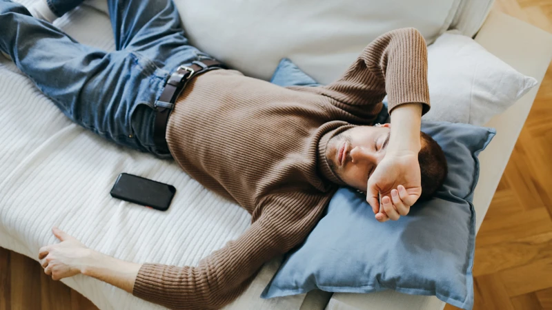 Ngủ đủ giác giúp cơ thể duy trì trạng thái chuyển hóa năng lượng ổn định, giảm hoạt động tích trữ năng lượng dư thừa