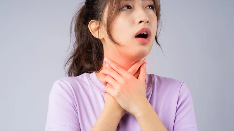 Ngứa cổ họng về đêm: Nguyên nhân, cách phòng ngừa 1