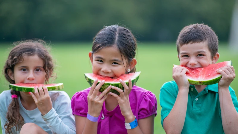 Người bị ho ăn dưa hấu được không? Cần lưu ý những gì khi ăn dưa hấu 2