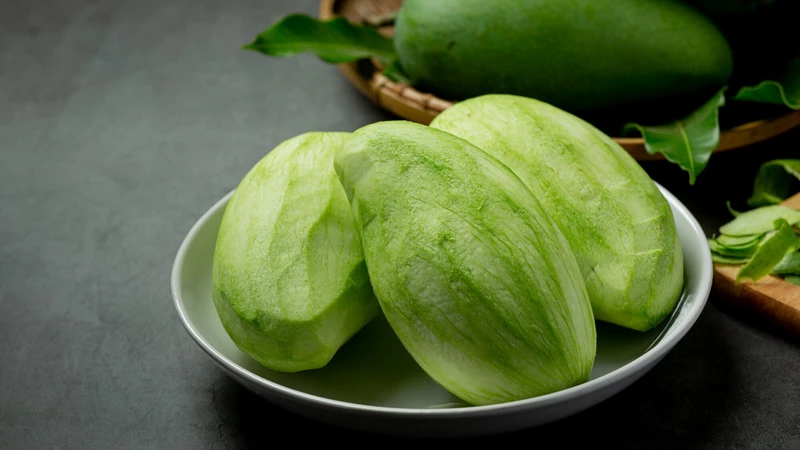 Người bệnh thuỷ đậu nên tránh xoài xanh hoặc xoài quá chua