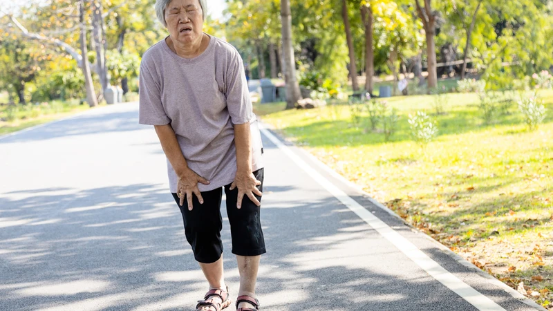 Nên tham khảo ý kiến bác sĩ để được hướng dẫn cụ thể về thời điểm, cường độ và cách vận động an toàn