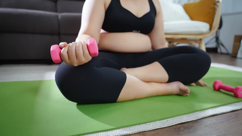 Duy trì cân nặng hợp lý có thể giúp hỗ trợ phòng ngừa tràn dịch khớp gối